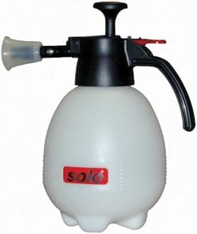 SOLO 418 2 Liter One-Hand Pressure Sprayer, Red and White