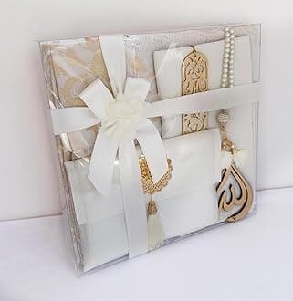 SAIKA Muslim Prayer Rug, 7 in One Gift Set, Prayer Mat Surah Book, Tasbeeh, Scarf, Surah Case, Bookmark, Car Mirror Hanger, Prayer Beads,Islamic Gift for Umrah, Hajj, Wedding, Janamaz (Cream)