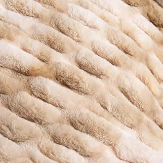 BATTILO HOME Faux Fur Throw Blanket Fluffy Blanket Beige 150x200cm Fuzzy Cozy Warm Rabbit Fur Blanket for Bed Couch Soft Plush Fur Throws for Sofas Large