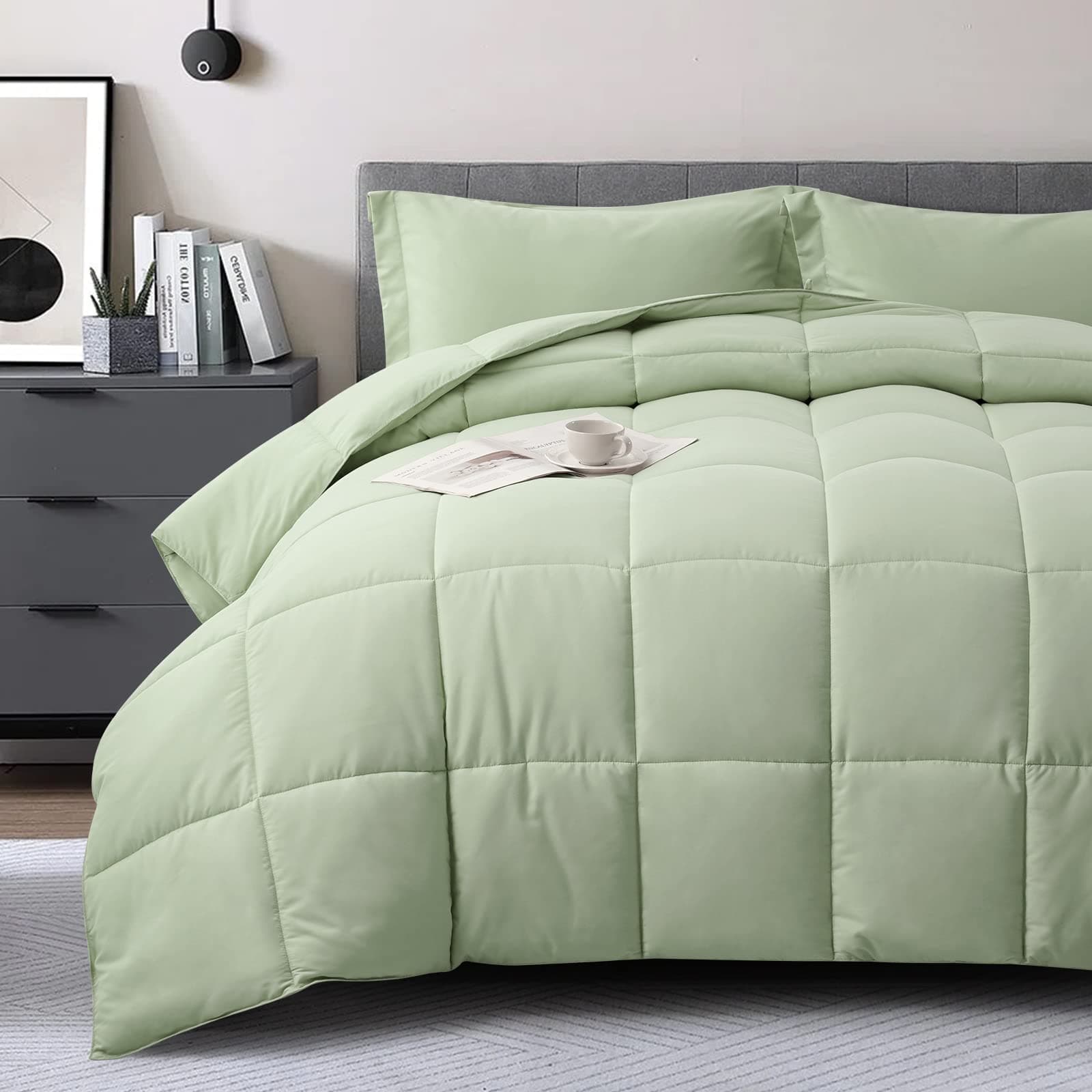 BEDHOURS Queen Size Comforter Set 3Pcs Bedding Comforter Set Soft Breathable Premium 2100 Series Down Alternative Comforter + 2 Pillow Shams with 8 Corner Tabs Machine Washable (Sage Green Queen)